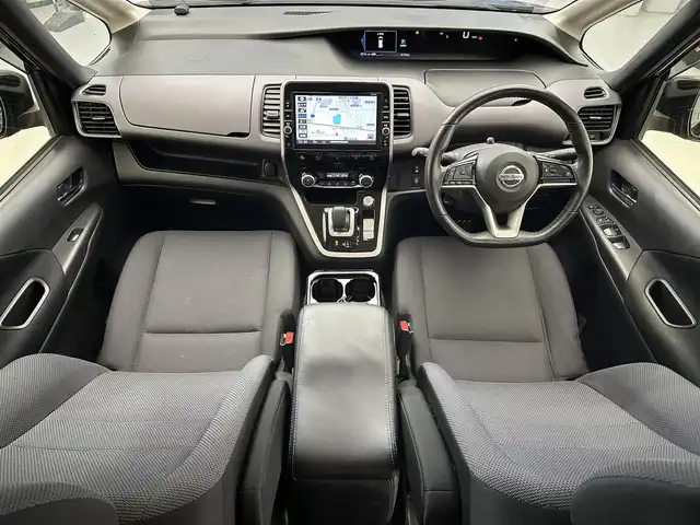 日産 セレナ e－パワー XV 滋賀県 2018(平30)年 9.7万km ダイヤモンドブラック 純正9インチナビ/【CD.DVD.Bluetooth.フルセグTV】/全方位カメラ/プロパイロット/エマージェンシーブレーキ/クリアランスソナー/車線逸脱警報/パーキングアシスト/ビルトインETC/前方ドライブレコーダー/前席シートヒーター/ステアリングヒーター/LEDヘッドライト/オートハイビーム/オートライト