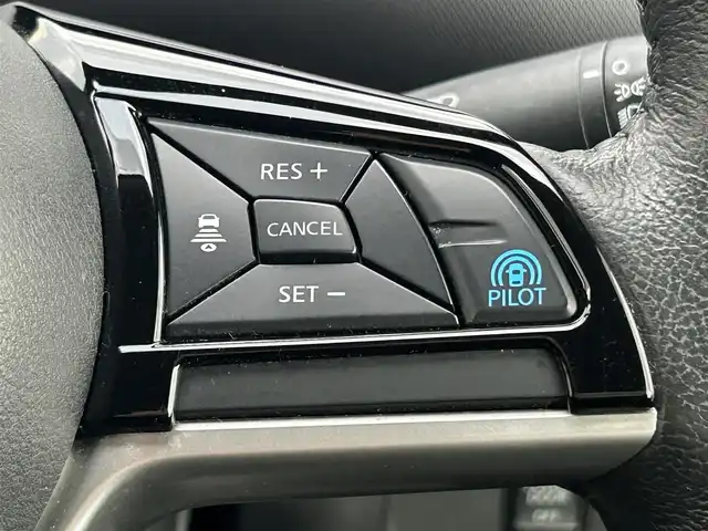 日産 セレナ e－パワー XV 山形県 2018(平30)年 9.7万km ダイヤモンドブラック 純正9インチナビ/FM/AM/フルセグ/DVD/Bluetooth/全周囲バックカメラ/プロパイロット/エマージェンシーブレーキ/クリアランスソナー/車線逸脱警報/パーキングアシスト/ビルトインETC/前方ドライブレコーダーSDなし/前席シートヒーター/ステアリングヒーター/LEDヘッドライト/オートハイビーム/オートライト