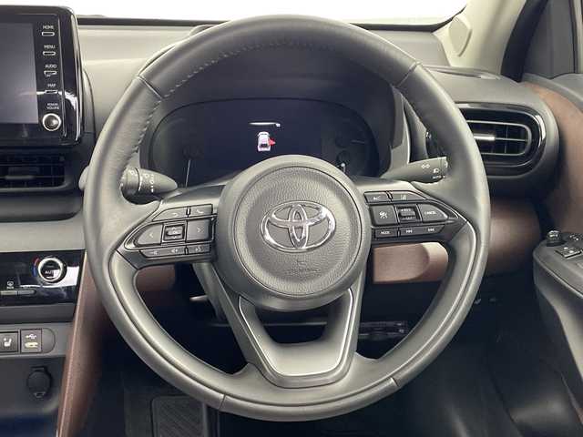 トヨタ ヤリスクロス ハイブリッド Z 鹿児島県 2023(令5)年 2.3万km ブラックマイカ/プラチナホワイトパールマイカ ナビ機能付き純正ディスプレイオーディオ/（BT/フルセグTV）/レーダークルーズコントロール/プリクラッシュセーフティ/レーダークルーズコントロール/モデリスタエアロ/バックカメラ/ステアリングヒーター/オートライト/オートマチックハイビーム/電動パーキングブレーキ/オートホールド機能/パワーシート/シートヒーター