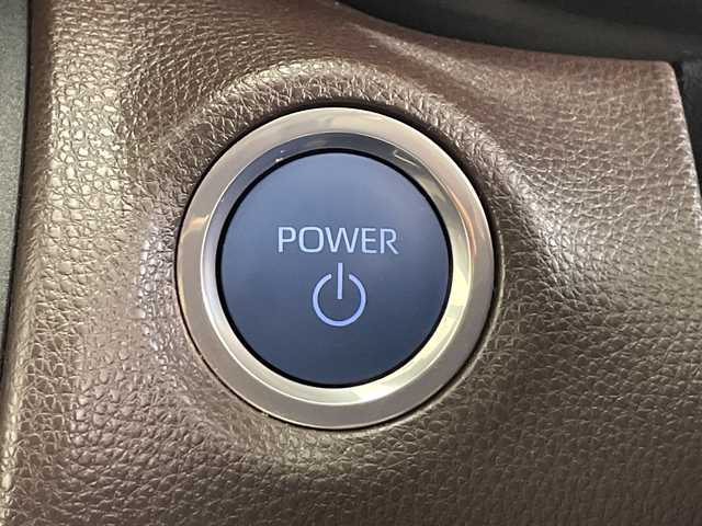 トヨタ ヤリスクロス ハイブリッド Z 鹿児島県 2023(令5)年 2.3万km ブラックマイカ/プラチナホワイトパールマイカ ナビ機能付き純正ディスプレイオーディオ/（BT/フルセグTV）/レーダークルーズコントロール/プリクラッシュセーフティ/レーダークルーズコントロール/モデリスタエアロ/バックカメラ/ステアリングヒーター/オートライト/オートマチックハイビーム/電動パーキングブレーキ/オートホールド機能/パワーシート/シートヒーター