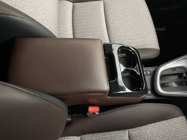 トヨタ ヤリスクロス ハイブリッド Z 鹿児島県 2023(令5)年 2.3万km ブラックマイカ/プラチナホワイトパールマイカ ナビ機能付き純正ディスプレイオーディオ/（BT/フルセグTV）/レーダークルーズコントロール/プリクラッシュセーフティ/レーダークルーズコントロール/モデリスタエアロ/バックカメラ/ステアリングヒーター/オートライト/オートマチックハイビーム/電動パーキングブレーキ/オートホールド機能/パワーシート/シートヒーター