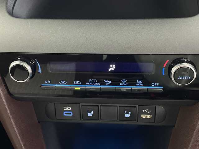 トヨタ ヤリスクロス ハイブリッド Z 鹿児島県 2023(令5)年 2.3万km ブラックマイカ/プラチナホワイトパールマイカ ナビ機能付き純正ディスプレイオーディオ/（BT/フルセグTV）/レーダークルーズコントロール/プリクラッシュセーフティ/レーダークルーズコントロール/モデリスタエアロ/バックカメラ/ステアリングヒーター/オートライト/オートマチックハイビーム/電動パーキングブレーキ/オートホールド機能/パワーシート/シートヒーター