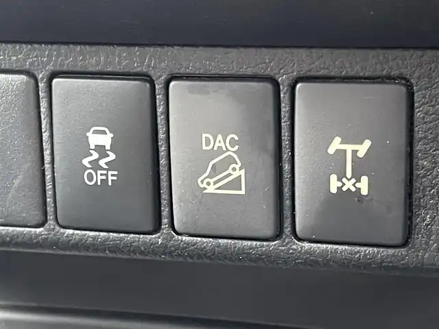 トヨタ ハイラックス Z 山形県 2018(平30)年 6.3万km アティチュードブラックマイカ 4WD/軽油/衝突被害軽減システム/TRDロールバー/SDナビ/　　【CD DVD BD BT ワンセグ】/バックカメラ/クルーズコントロール/LEDオートライト/純正17インチアルミホイール/ドライブレコーダー/ステアリングスイッチ/MTモード付AT/IC付ターボ/電動格納ウィンカーミラー/ミラーヒーター/フォグランプ/スマートキー/ETC