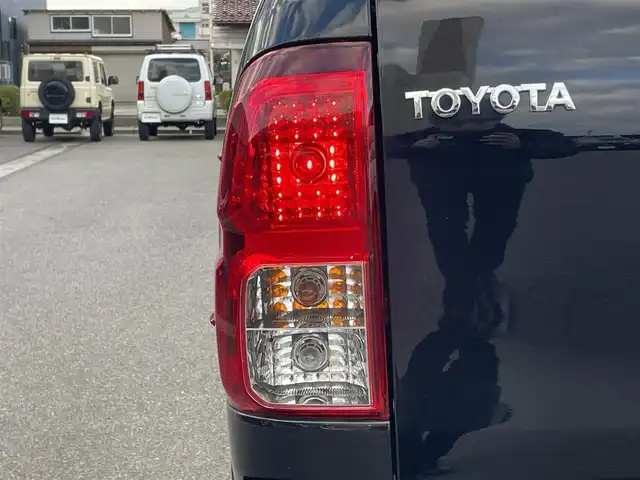 トヨタ ハイラックス Z 山形県 2018(平30)年 6.3万km アティチュードブラックマイカ 4WD/軽油/衝突被害軽減システム/TRDロールバー/SDナビ/　　【CD DVD BD BT ワンセグ】/バックカメラ/クルーズコントロール/LEDオートライト/純正17インチアルミホイール/ドライブレコーダー/ステアリングスイッチ/MTモード付AT/IC付ターボ/電動格納ウィンカーミラー/ミラーヒーター/フォグランプ/スマートキー/ETC