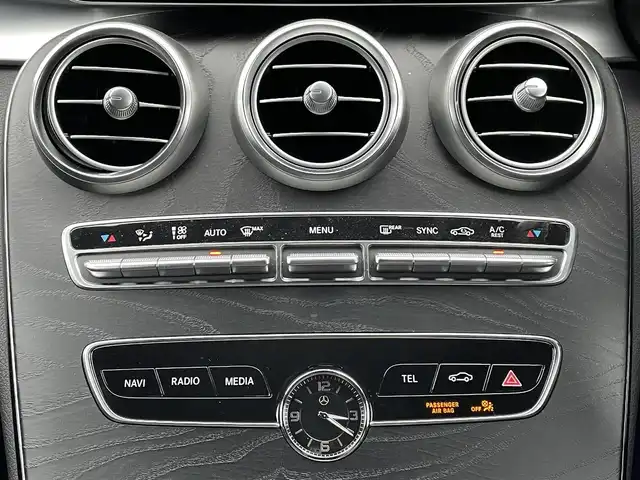 メルセデス・ベンツ Ｃ２００ ワゴン ローレウスエディション 岐阜県 2019(令1)年 5.3万km 白 純正ナビ/バックカメラ/追従式クルーズコントロール/純正フロアマット/サンルーフ/全席レザーシート/前席シートヒータ/前席パワーシート・メモリ機能付き/パーキングアシスト/レーンキープアシスト/衝突軽減ブレーキ/コーナーセンサー/パワーバックドア/ドライブレコーダー/カーテンエアバック/ETC/LEDヘッドライト・AUTO機能付き