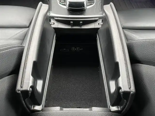 メルセデス・ベンツ Ｃ２００ ワゴン ローレウスエディション 岐阜県 2019(令1)年 5.3万km 白 純正ナビ/バックカメラ/追従式クルーズコントロール/純正フロアマット/サンルーフ/全席レザーシート/前席シートヒータ/前席パワーシート・メモリ機能付き/パーキングアシスト/レーンキープアシスト/衝突軽減ブレーキ/コーナーセンサー/パワーバックドア/ドライブレコーダー/カーテンエアバック/ETC/LEDヘッドライト・AUTO機能付き