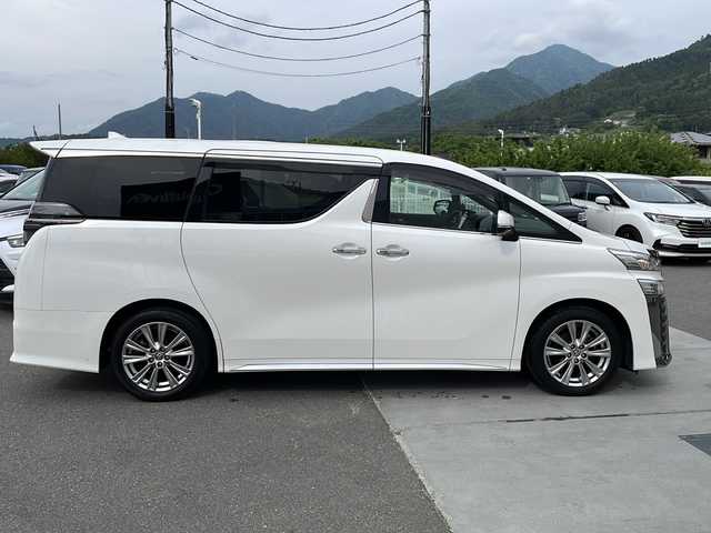 トヨタ ヴェルファイア Z ゴールデンアイズ 山梨県 2021(令3)年 4.6万km ホワイトパールクリスタルシャイン 純正ナビ/ビルトインETC /バックモニター/後席フリップダウンモニター/両側パワースライドドア/セーフティセンス/インテリジェントクリアランスソナー /レーンキープアシスト/オートマチックハイビーム/クルーズコントロール/プッシュスタート/パワーウインドウ/電動格納ミラー/純正フロアマット/純正アルミホイール/LEDヘッドライト