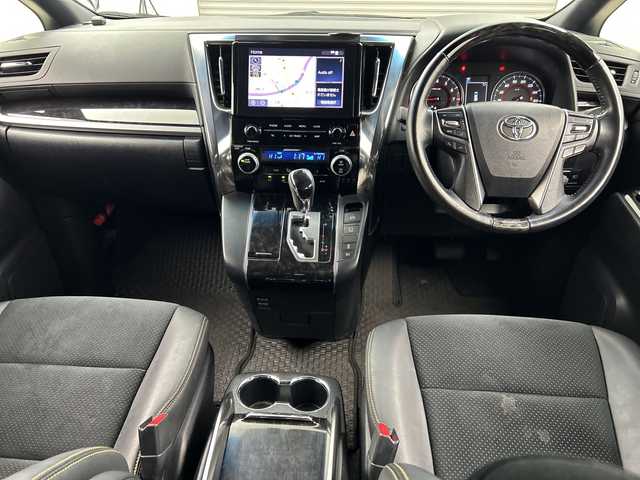 トヨタ ヴェルファイア Z ゴールデンアイズ 三重県 2021(令3)年 4.6万km ホワイトパールクリスタルシャイン /禁煙車//純正ナビ/・フルセグ・Bluetooth・CD・DVD・USB・AppleCarPlay・AndroidAuto//バックモニター//後席フリップダウンモニター//CD・DVDデッキ//両側パワースライドドア//セーフティセンス//インテリジェントクリアランスソナー //レーンキープアシスト//オートマチックハイビーム//クルーズコントロール//ビルトインETC2.0//プッシュスタート//パワーウインドウ//電動格納ミラー//純正フロアマット//純正アルミホイール//LEDヘッドライト