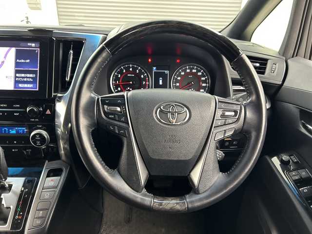 トヨタ ヴェルファイア Z ゴールデンアイズ 三重県 2021(令3)年 4.6万km ホワイトパールクリスタルシャイン /禁煙車//純正ナビ/・フルセグ・Bluetooth・CD・DVD・USB・AppleCarPlay・AndroidAuto//バックモニター//後席フリップダウンモニター//CD・DVDデッキ//両側パワースライドドア//セーフティセンス//インテリジェントクリアランスソナー //レーンキープアシスト//オートマチックハイビーム//クルーズコントロール//ビルトインETC2.0//プッシュスタート//パワーウインドウ//電動格納ミラー//純正フロアマット//純正アルミホイール//LEDヘッドライト