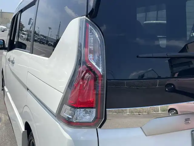 日産 セレナ ニスモ 茨城県 2019(平31)年 4万km ブリリアントホワイトパール 純正ナビ/【iPod・USB・SD・ラジオ・TV・ウォークマン・BT・ＣＤ・ＤＶＤ・Blu-ray・HDMI・AUX】/パーキングアシスト/プロパイロット/フリップダウンモニター/アイドリングストップ/レーダークルコン/ETC/全方位カメラ/前方ドラレコ/前後コーナーセンサー/ブレーキホールド/デジタルインナーミラー/オートライト/純正フロアマット/純正アルミホイール
