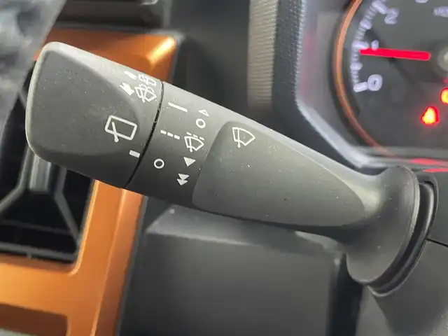 ダイハツ タフト G 群馬県 2023(令5)年 1.8万km サンドベージュメタリック 衝突軽減　社外７型ナビ　バックカメラ　前後コーナーセンサー　前席シートヒーター　ＬＥＤオートヘッドライト　純正１５インチアルミホイール　アイドリングストップ　　盗難防止装　ＡＢＳ　横滑り防止装置　禁煙