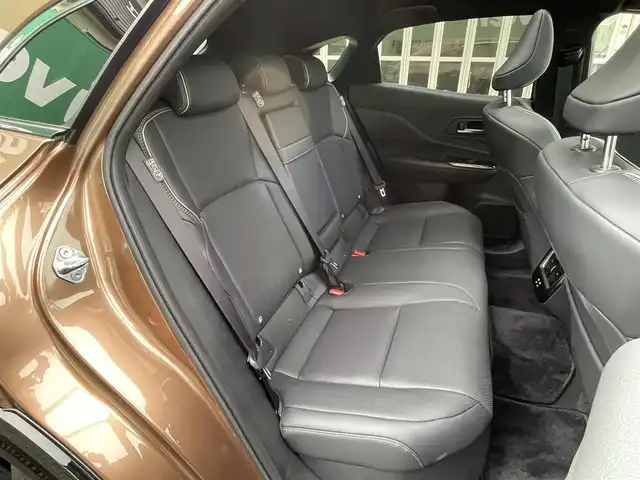 トヨタ クラウン スポーツ Z 東京都 2025(令7)年 0.3万km 茶 純正12.3インチナビ/(フルセグ/Bluetooth)/パノラマルーフ/パノラミックビューモニター/セーフティセンス/・レーダークルーズコントロール/・プリクラッシュセーフティ/・レーントレーシングアシスト/・プロアクティブドライビングアシスト/トヨタチームメイト/デジタルインナーミラー/置くだけ充電/パワーバックドア/前席シートヒーター&エアシート/ステアリングヒーター/純正21インチアルミ/純正フロアマット/ETC2.0/スペアキー×1/取扱説明書/保証書
