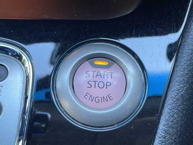 日産 セレナ ハイウェイS S HV Aセーフ 埼玉県 2015(平27)年 10.7万km ブリリアントホワイトパール エマージェンシーブレーキ /フリップダウンモニター /ナビ/　　CD/DVD/BT/フルセグ /アラウンドビューモニター /両側パワースライドドア /クルーズコントロール /HIDライト /純正16インチアルミホイール /ETC