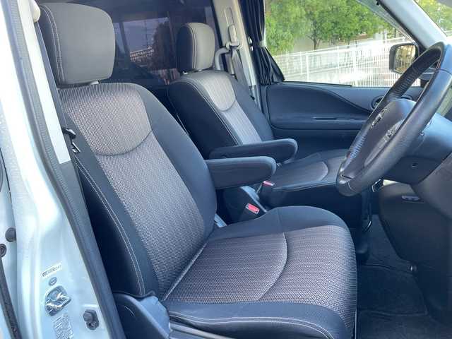 日産 セレナ ハイウェイS S HV Aセーフ 埼玉県 2015(平27)年 10.7万km ブリリアントホワイトパール エマージェンシーブレーキ /フリップダウンモニター /ナビ/　　CD/DVD/BT/フルセグ /アラウンドビューモニター /両側パワースライドドア /クルーズコントロール /HIDライト /純正16インチアルミホイール /ETC