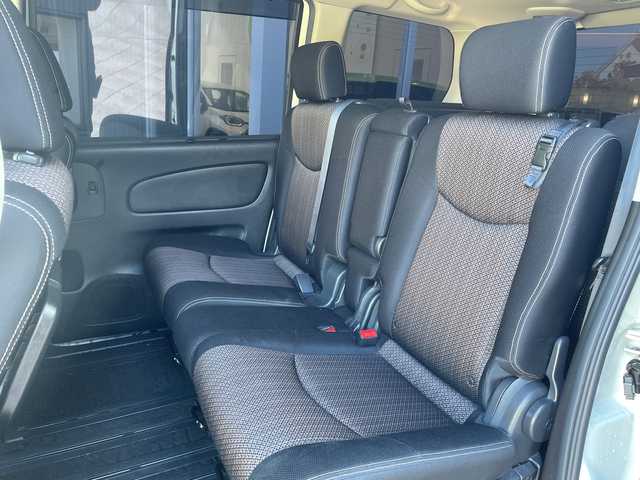 日産 セレナ ハイウェイS S HV Aセーフ 埼玉県 2015(平27)年 10.7万km ブリリアントホワイトパール エマージェンシーブレーキ /フリップダウンモニター /ナビ/　　CD/DVD/BT/フルセグ /アラウンドビューモニター /両側パワースライドドア /クルーズコントロール /HIDライト /純正16インチアルミホイール /ETC