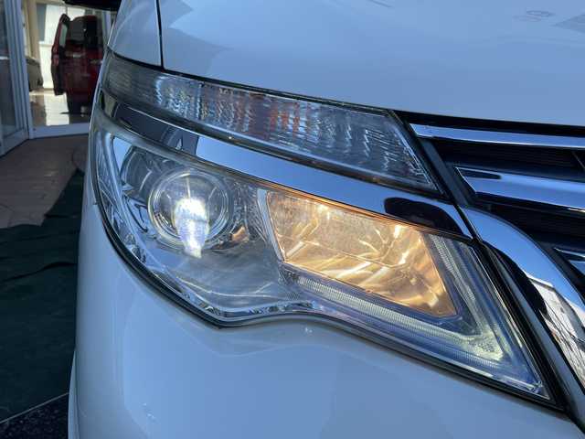 日産 セレナ ハイウェイS S HV Aセーフ 埼玉県 2015(平27)年 10.7万km ブリリアントホワイトパール エマージェンシーブレーキ /フリップダウンモニター /ナビ/　　CD/DVD/BT/フルセグ /アラウンドビューモニター /両側パワースライドドア /クルーズコントロール /HIDライト /純正16インチアルミホイール /ETC