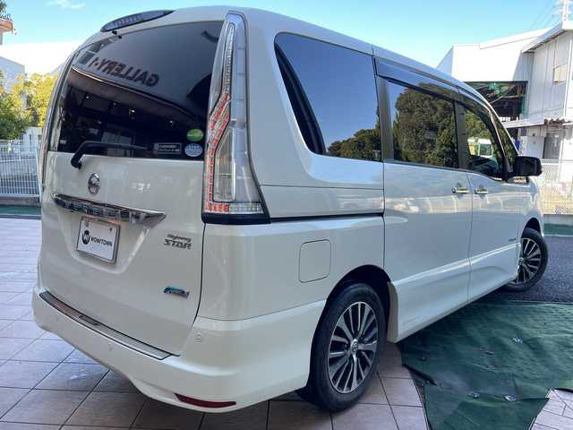 日産 セレナ ハイウェイS S HV Aセーフ 埼玉県 2015(平27)年 10.7万km ブリリアントホワイトパール エマージェンシーブレーキ /フリップダウンモニター /ナビ/　　CD/DVD/BT/フルセグ /アラウンドビューモニター /両側パワースライドドア /クルーズコントロール /HIDライト /純正16インチアルミホイール /ETC