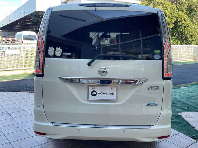 日産 セレナ ハイウェイS S HV Aセーフ 埼玉県 2015(平27)年 10.7万km ブリリアントホワイトパール エマージェンシーブレーキ /フリップダウンモニター /ナビ/　　CD/DVD/BT/フルセグ /アラウンドビューモニター /両側パワースライドドア /クルーズコントロール /HIDライト /純正16インチアルミホイール /ETC