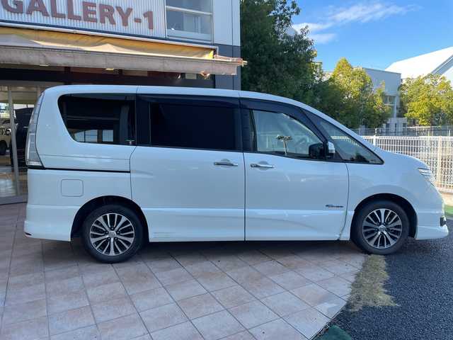 日産 セレナ ハイウェイS S HV Aセーフ 埼玉県 2015(平27)年 10.7万km ブリリアントホワイトパール エマージェンシーブレーキ /フリップダウンモニター /ナビ/　　CD/DVD/BT/フルセグ /アラウンドビューモニター /両側パワースライドドア /クルーズコントロール /HIDライト /純正16インチアルミホイール /ETC
