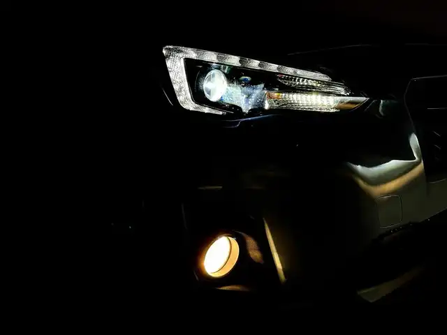 スバル インプレッサ ＸＶ 2．0i－S アイサイト 群馬県 2017(平29)年 4.3万km クールグレーカーキ ブラックレザーセレクション/・黒本革シート/・フロントシートヒーター/・オレンジステッチ/・LEDハイ&ロービームランプ＋ステアリング連動ヘッドランプ/・クリアビューパック/・本革巻ステアリングホイール&セレクトレバー/・キーレスアクセス&プッシュスタート/・運転席&助手席8ウェイパワーシート/・スーパーUVカットフロントガラス/アドバンスドセイフティパッケージ/・スバルリヤビークルディテクション（後側方警戒支援システム）/・ハイビームアシスト/＝＝＝＝＝/純正8インチナビ(CN-LR820D)/・AM/FM/CD/DVD/Bluetooth/フルセグTV/ETC2.0/バックカメラ/純正ドライブレコーダー/アイサイトVer3/・プリクラッシュブレーキ/・アクティブレーンキープ（車線中央維持/車線逸脱抑制）/・全車速追従機能付クルーズコントロール/・AT誤発進/誤後進抑制制御/・車線逸脱警報/ふらつき警報