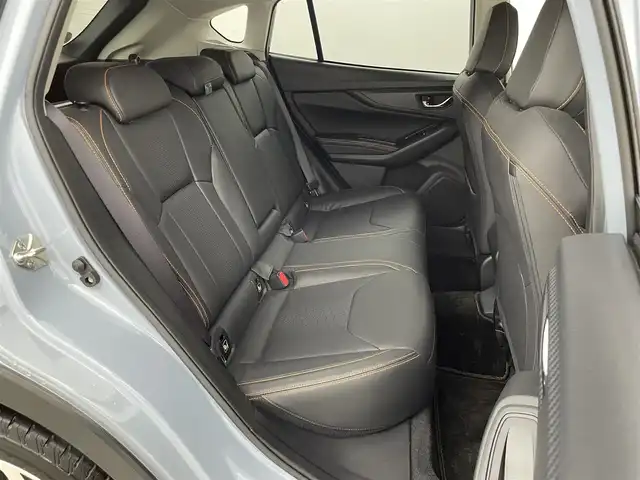スバル インプレッサ ＸＶ 2．0i－S アイサイト 群馬県 2017(平29)年 4.3万km クールグレーカーキ ブラックレザーセレクション/・黒本革シート/・フロントシートヒーター/・オレンジステッチ/・LEDハイ&ロービームランプ＋ステアリング連動ヘッドランプ/・クリアビューパック/・本革巻ステアリングホイール&セレクトレバー/・キーレスアクセス&プッシュスタート/・運転席&助手席8ウェイパワーシート/・スーパーUVカットフロントガラス/アドバンスドセイフティパッケージ/・スバルリヤビークルディテクション（後側方警戒支援システム）/・ハイビームアシスト/＝＝＝＝＝/純正8インチナビ(CN-LR820D)/・AM/FM/CD/DVD/Bluetooth/フルセグTV/ETC2.0/バックカメラ/純正ドライブレコーダー/アイサイトVer3/・プリクラッシュブレーキ/・アクティブレーンキープ（車線中央維持/車線逸脱抑制）/・全車速追従機能付クルーズコントロール/・AT誤発進/誤後進抑制制御/・車線逸脱警報/ふらつき警報