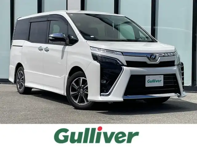 トヨタ ヴォクシー ZS 煌Ⅱ 大阪府 2019(令1)年 0.9万km パール 純正9インチナビ　/フルセグ　/バックモニター　/サイドエアロ　/衝突軽減　/両側パワースライドドア　/クルーズコントロール　/ETC2.0　/BT　/CD/DVD　/オートマチックハイビーム/クリアランスソナー/純正フロアマット/ワンオーナー/プッシュスタート