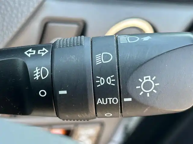 トヨタ ヴォクシー ZS 煌Ⅱ 大阪府 2019(令1)年 0.9万km パール 純正9インチナビ　/フルセグ　/バックモニター　/サイドエアロ　/衝突軽減　/両側パワースライドドア　/クルーズコントロール　/ETC2.0　/BT　/CD/DVD　/オートマチックハイビーム/クリアランスソナー/純正フロアマット/ワンオーナー/プッシュスタート