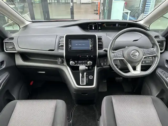 日産 セレナ ハイウェイスター 栃木県 2017(平29)年 4.9万km マルーンレッド 2トーン エマージェンシーブレーキ/フリップダウンモニター/純正7インチナビ/フルセグTV/DVD/Bluetooth/アラウンドビューモニター/ビルトインETC/片側パワースライドドア/クルーズコントロール/スマートキー×2/プッシュスタート/ステアリングリモコン/オートライト/フォグランプ/純正16インチAW/アイドリングストップ/横滑り防止装置/取説/電動格納ミラー/パーキングアシスト