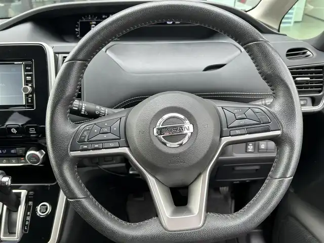 日産 セレナ ハイウェイスター 栃木県 2017(平29)年 4.9万km マルーンレッド 2トーン エマージェンシーブレーキ/フリップダウンモニター/純正7インチナビ/フルセグTV/DVD/Bluetooth/アラウンドビューモニター/ビルトインETC/片側パワースライドドア/クルーズコントロール/スマートキー×2/プッシュスタート/ステアリングリモコン/オートライト/フォグランプ/純正16インチAW/アイドリングストップ/横滑り防止装置/取説/電動格納ミラー/パーキングアシスト