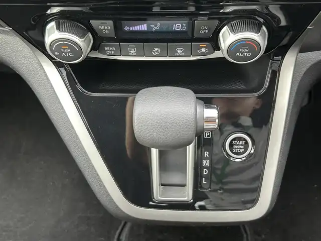 日産 セレナ ハイウェイスター 栃木県 2017(平29)年 4.9万km マルーンレッド 2トーン エマージェンシーブレーキ/フリップダウンモニター/純正7インチナビ/フルセグTV/DVD/Bluetooth/アラウンドビューモニター/ビルトインETC/片側パワースライドドア/クルーズコントロール/スマートキー×2/プッシュスタート/ステアリングリモコン/オートライト/フォグランプ/純正16インチAW/アイドリングストップ/横滑り防止装置/取説/電動格納ミラー/パーキングアシスト