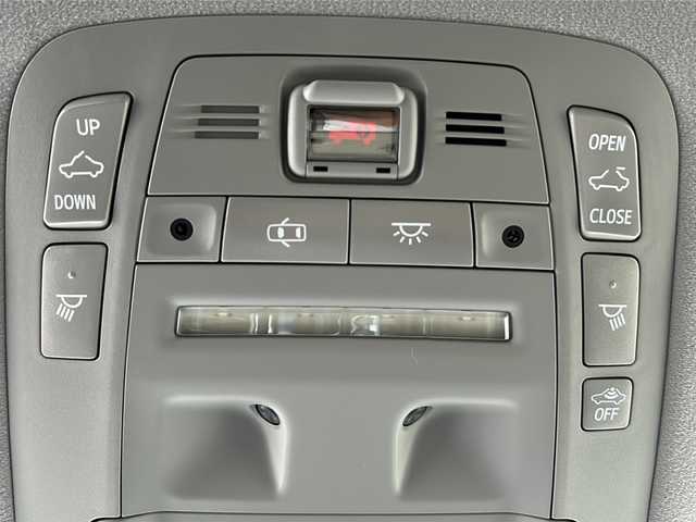 トヨタ クラウン アスリート G-T 茨城県 2016(平28)年 9.7万km ホワイトパールクリスタルシャイン ワンオーナー/純正HDDナビ＆地デジTV/(地デジTV・CD・DVD・BR・BT・ラジオ再生)/ドライブレコーダー（フロント）/ETC2.0/被害軽減システム/パーキングアシスト/レーンアシスト/コーナーセンサー（バック）/プッシュスタート/バックカメラ/アイドリングストップ/サンルーフ/レザーシート/運転席・助手席パワーシート/エアシート/シートヒーター/LEDヘッドライト/オートライト/オートマチックハイビーム/ブラインドスポットモニター/純正17インチホイール/保証書/取扱説明書