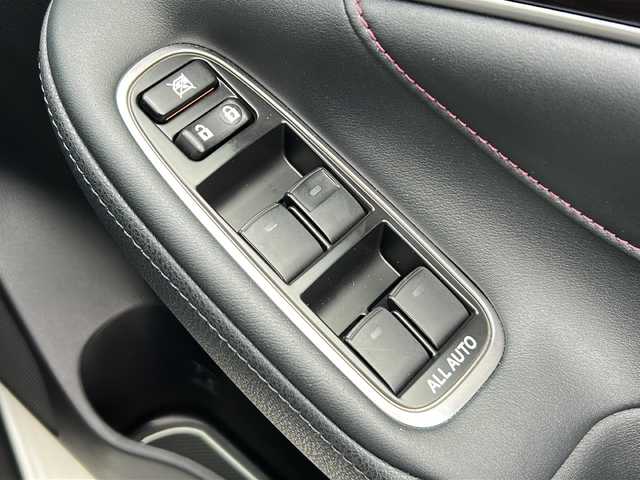 トヨタ クラウン アスリート G-T 茨城県 2016(平28)年 9.7万km ホワイトパールクリスタルシャイン ワンオーナー/純正HDDナビ＆地デジTV/(地デジTV・CD・DVD・BR・BT・ラジオ再生)/ドライブレコーダー（フロント）/ETC2.0/被害軽減システム/パーキングアシスト/レーンアシスト/コーナーセンサー（バック）/プッシュスタート/バックカメラ/アイドリングストップ/サンルーフ/レザーシート/運転席・助手席パワーシート/エアシート/シートヒーター/LEDヘッドライト/オートライト/オートマチックハイビーム/ブラインドスポットモニター/純正17インチホイール/保証書/取扱説明書