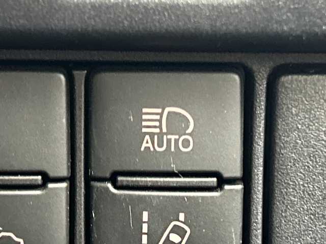 トヨタ ヴォクシー ZS 煌Ⅲ 三重県 2021(令3)年 4.8万km ホワイトパールクリスタルシャイン /禁煙車//アルパインナビ//Bluetooth/フルセグ/SD/USB/HDMI//フリップダウンモニター//ダブルゾーン//クルーズコントロール//両側パワースライドドア//オートライト//オートハイビーム//LEDヘッドライト//純正16インチAW