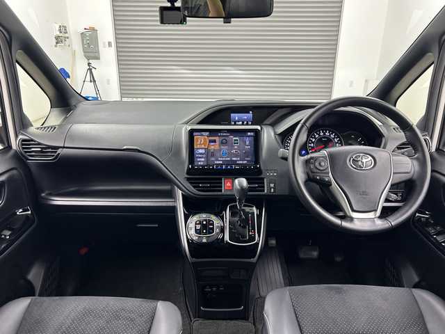 トヨタ ヴォクシー ZS 煌Ⅲ 三重県 2021(令3)年 4.8万km ホワイトパールクリスタルシャイン /禁煙車//アルパインナビ//Bluetooth/フルセグ/SD/USB/HDMI//フリップダウンモニター//ダブルゾーン//クルーズコントロール//両側パワースライドドア//オートライト//オートハイビーム//LEDヘッドライト//純正16インチAW