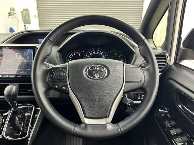 トヨタ ヴォクシー ZS 煌Ⅲ 三重県 2021(令3)年 4.8万km ホワイトパールクリスタルシャイン /禁煙車//アルパインナビ//Bluetooth/フルセグ/SD/USB/HDMI//フリップダウンモニター//ダブルゾーン//クルーズコントロール//両側パワースライドドア//オートライト//オートハイビーム//LEDヘッドライト//純正16インチAW