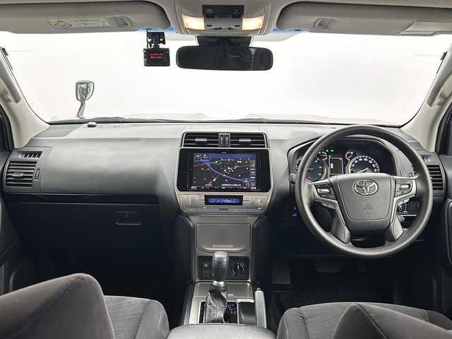 トヨタ ランドクルーザー プラド TX 三重県 2022(令4)年 5.7万km ブラック 禁煙車/7人乗り/社外9インチナビ/CD/DVD/フルセグTV/BT/USB/サンルーフ/バックカメラ/ブラックルーフレール/レーダークルーズコントロール/クリアランスソナー/オートハイビーム/ステアリングリモコン/ETC/フォグライト/純正LEDライト/取扱説明書/スマートキー/前後ドライブレコーダー