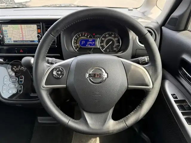 日産 デイズ ルークス ハイウェイスターターボ 青森県 2014(平26)年 10万km ブラック 4WD・ターボ/純正SDナビ・フルセグTV/CD・DVD・Bluetooth・SD/アラウンドビューモニター/両側パワースライドドア/純正エンジンスターター/運転席シートヒーター/オーバーヘッドコンソール/リアシーリングファン/HIDヘッドライト/フォグライト/純正15インチアルミホイール/インテリキー/プッシュスタート