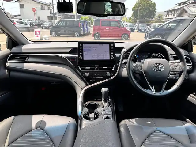 トヨタ カムリ WS 宮城県 2021(令3)年 3.6万km プラチナホワイトパールマイカ セーフティセンス/・プリクラッシュセーフティ/・レーダークルーズコントロール/・レーントレーシングアシスト/・オートマチックハイビーム/・ドライバー異常時対応システム/・ロードサインアシスト/・先行車発進告知機能/ブラインドスポットモニター/リアクロストラフィックオートブレーキ/インテリジェントクリアランスソナー/9インチディスプレイオーディオ/・CD/DVD/・AppleCarPlay/・USB/バックカメラ/ビルトインETC2.0/ドライブレコーダー/ハーフレザーシート/運転席パワーシート/革巻きステアリング/ステアリングスイッチ/パドルシフト/電動パーキングブレーキ/ブレーキホールド/LEDヘッドランプ/フォグランプ/オートライト/スマートキー＆プッシュスタート/電動格納ミラー/ENKEI19インチAW/純正フロアマット/W/サイド/カーテンエアバッグ