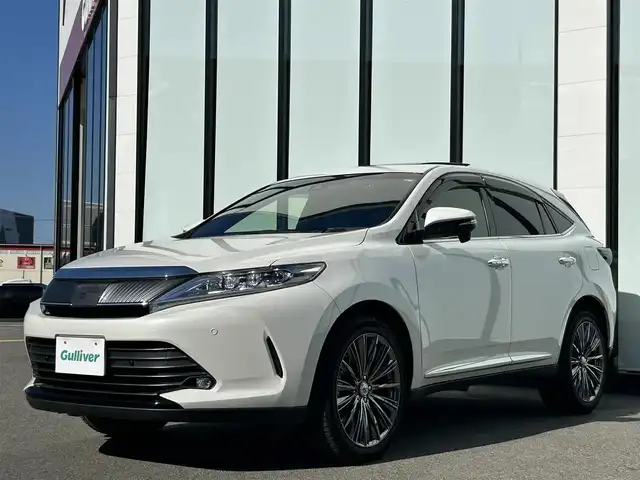 トヨタ ハリアー プレミアム 大阪府 2018(平30)年 5万km ホワイトパールクリスタルシャイン ワンオーナー/純正９インチナビ　/   フルセグＴＶ/CD/DVD/Bluetooth/USB　/バックモニター　/衝突軽減ブレーキ　/パノラマサンルーフ　/運転席パワーシート　/電動リアゲート　/レーダークルーズコントロール/レーンキープアシスト/オートマチックハイビーム　/ＶＥＲＳＵＳ20インチアルミホイール/純正フロアマット　/前後ドライブレコーダー　/ビルトインＥＴＣ　/LED