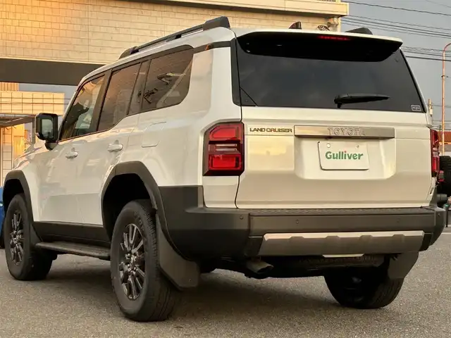 トヨタ ランドクルーザー ２５０ VX 広島県 2024(令6)年 0.1千km プラチナホワイトパールマイカ 登録時走行距離24km/ワンオーナー/サンルーフ/アドバンストドライブ/純正ナビ（HDMI/フルセグTV/Bluetooth）/全方位モニター/ETC2.0/JBLプレミアムサウンド/デジタルインナーミラー/ルーフレール/黒レザーシート/・シートヒーター/・エアシート/・パワーシート/衝突被害軽減ブレーキ/車線逸脱警報/オートマチックハイビーム/ブラインドスポットモニター/レーダークルーズコントロール/コーナーセンサー/ステアリングヒーター/パワーバックドア/スペアキー