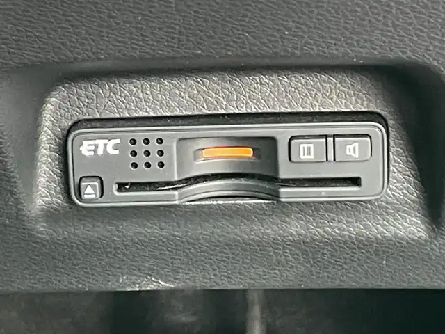 ホンダ ジェイド ハイブリッド X 香川県 2015(平27)年 3.3万km ホワイトオーキッドパール ホンダセンシング/→衝突軽減ブレーキ/→誤発進抑制機能/→路外逸脱抑制機能/→アダプティブクルーズコントロール/→車線維持支援システム/→先行車発進お知らせ機能/→標識認識機能/Honda純正インターナビ/【フルセグTV/CD/DVD/バックカメラ】/マルチインフォメーションディスプレイ/ハーフレザーシート/純正17インチアルミホイ-ル/純正フロアマット/ステアリングリモコン/革巻きステアリング/ETC/ドライブレコーダー/HDML接続端子/オートライト/LEDヘッドライト/プッシュスタート/スマートキー