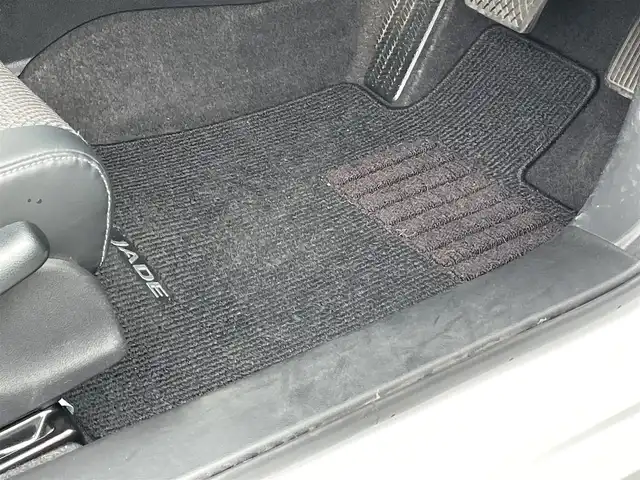 ホンダ ジェイド ハイブリッド X 香川県 2015(平27)年 3.3万km ホワイトオーキッドパール ホンダセンシング/→衝突軽減ブレーキ/→誤発進抑制機能/→路外逸脱抑制機能/→アダプティブクルーズコントロール/→車線維持支援システム/→先行車発進お知らせ機能/純正メモリナビ/【フルセグTV/CD/DVD/バックカメラ】/両側パワースライドドア/ハーフレザーシート/純正17インチアルミホイール/純正フロアマット/ステアリングリモコン/革巻きステアリング/ETC/ドライブレコーダー/HDML接続端子/オートライト/LEDヘッドライト/プッシュスタート/スマートキー