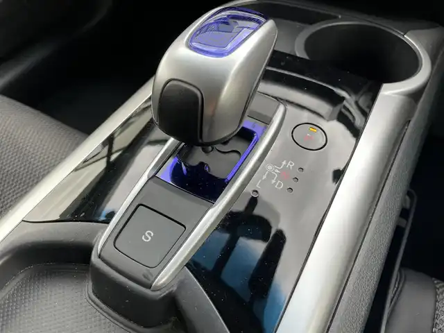 ホンダ ジェイド ハイブリッド X 香川県 2015(平27)年 3.3万km ホワイトオーキッドパール ホンダセンシング/→衝突軽減ブレーキ/→誤発進抑制機能/→路外逸脱抑制機能/→アダプティブクルーズコントロール/→車線維持支援システム/→先行車発進お知らせ機能/→標識認識機能/Honda純正インターナビ/【フルセグTV/CD/DVD/バックカメラ】/マルチインフォメーションディスプレイ/ハーフレザーシート/純正17インチアルミホイ-ル/純正フロアマット/ステアリングリモコン/革巻きステアリング/ETC/ドライブレコーダー/HDML接続端子/オートライト/LEDヘッドライト/プッシュスタート/スマートキー