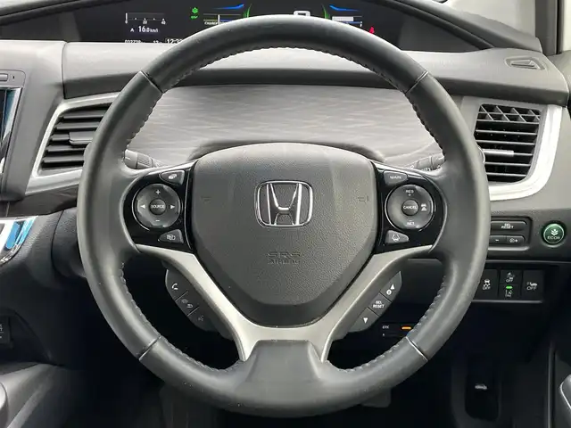 ホンダ ジェイド ハイブリッド X 香川県 2015(平27)年 3.3万km ホワイトオーキッドパール ホンダセンシング/→衝突軽減ブレーキ/→誤発進抑制機能/→路外逸脱抑制機能/→アダプティブクルーズコントロール/→車線維持支援システム/→先行車発進お知らせ機能/純正メモリナビ/【フルセグTV/CD/DVD/バックカメラ】/両側パワースライドドア/ハーフレザーシート/純正17インチアルミホイール/純正フロアマット/ステアリングリモコン/革巻きステアリング/ETC/ドライブレコーダー/HDML接続端子/オートライト/LEDヘッドライト/プッシュスタート/スマートキー