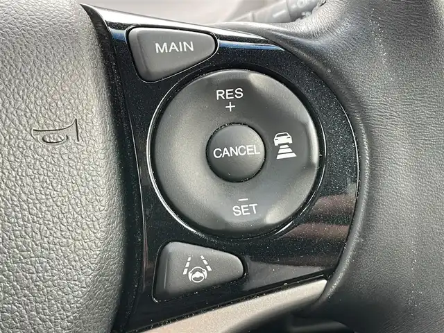 ホンダ ジェイド ハイブリッド X 香川県 2015(平27)年 3.3万km ホワイトオーキッドパール ホンダセンシング/→衝突軽減ブレーキ/→誤発進抑制機能/→路外逸脱抑制機能/→アダプティブクルーズコントロール/→車線維持支援システム/→先行車発進お知らせ機能/純正メモリナビ/【フルセグTV/CD/DVD/バックカメラ】/両側パワースライドドア/ハーフレザーシート/純正17インチアルミホイール/純正フロアマット/ステアリングリモコン/革巻きステアリング/ETC/ドライブレコーダー/HDML接続端子/オートライト/LEDヘッドライト/プッシュスタート/スマートキー