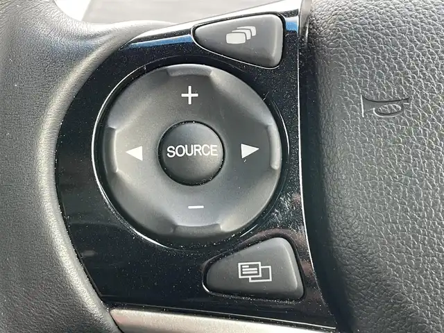 ホンダ ジェイド ハイブリッド X 香川県 2015(平27)年 3.3万km ホワイトオーキッドパール ホンダセンシング/→衝突軽減ブレーキ/→誤発進抑制機能/→路外逸脱抑制機能/→アダプティブクルーズコントロール/→車線維持支援システム/→先行車発進お知らせ機能/純正メモリナビ/【フルセグTV/CD/DVD/バックカメラ】/両側パワースライドドア/ハーフレザーシート/純正17インチアルミホイール/純正フロアマット/ステアリングリモコン/革巻きステアリング/ETC/ドライブレコーダー/HDML接続端子/オートライト/LEDヘッドライト/プッシュスタート/スマートキー