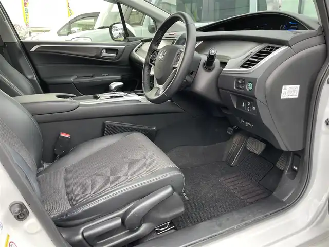 ホンダ ジェイド ハイブリッド X 香川県 2015(平27)年 3.3万km ホワイトオーキッドパール ホンダセンシング/→衝突軽減ブレーキ/→誤発進抑制機能/→路外逸脱抑制機能/→アダプティブクルーズコントロール/→車線維持支援システム/→先行車発進お知らせ機能/純正メモリナビ/【フルセグTV/CD/DVD/バックカメラ】/両側パワースライドドア/ハーフレザーシート/純正17インチアルミホイール/純正フロアマット/ステアリングリモコン/革巻きステアリング/ETC/ドライブレコーダー/HDML接続端子/オートライト/LEDヘッドライト/プッシュスタート/スマートキー