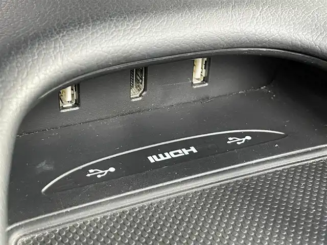 ホンダ ジェイド ハイブリッド X 香川県 2015(平27)年 3.3万km ホワイトオーキッドパール ホンダセンシング/→衝突軽減ブレーキ/→誤発進抑制機能/→路外逸脱抑制機能/→アダプティブクルーズコントロール/→車線維持支援システム/→先行車発進お知らせ機能/→標識認識機能/Honda純正インターナビ/【フルセグTV/CD/DVD/バックカメラ】/マルチインフォメーションディスプレイ/ハーフレザーシート/純正17インチアルミホイ-ル/純正フロアマット/ステアリングリモコン/革巻きステアリング/ETC/ドライブレコーダー/HDML接続端子/オートライト/LEDヘッドライト/プッシュスタート/スマートキー