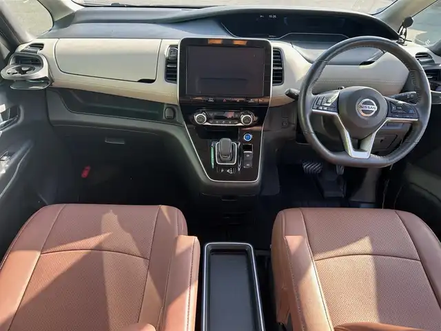 日産 セレナ e－パワー ハイウェイスター V 静岡県 2021(令3)年 2.7万km アズライトブルー エンジンスタートボタン/パワーウィンドウ/パワーステアリング/スマートキー/WAC/クルーズコントロール（追従走行有）/後席用モニター/USB入力端子/純正ETC/全方位カメラ/SDナビ（フルセグTV、BT接続、CDチェンジャー）/三列シート/ウォークスルー/純正フロアマット/布系シート/両側パワースライドドア/純正アルミホイール/ABS/横滑り防止装置/オートライト/オートマチックハイビーム/前後コーナーセンサー/LEDヘッドライト/W+サイドエアバック/衝突軽減システム/プロパイロット付き