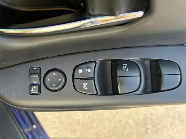 日産 セレナ e－パワー ハイウェイスター V 静岡県 2021(令3)年 2.7万km アズライトブルー エンジンスタートボタン/パワーウィンドウ/パワーステアリング/スマートキー/WAC/クルーズコントロール（追従走行有）/後席用モニター/USB入力端子/純正ETC/全方位カメラ/SDナビ（フルセグTV、BT接続、CDチェンジャー）/三列シート/ウォークスルー/純正フロアマット/布系シート/両側パワースライドドア/純正アルミホイール/ABS/横滑り防止装置/オートライト/オートマチックハイビーム/前後コーナーセンサー/LEDヘッドライト/W+サイドエアバック/衝突軽減システム/プロパイロット付き